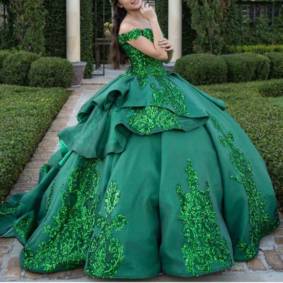 Hunter Green Quinceañera dress - Picture 2 of 5